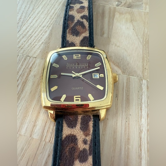 Joan Rivers ladies square gold tone animal print watch NEW BATTERY - Picture 2 of 11
